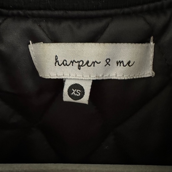 Harper & Me bomber jacket, size XS. Shorter length, zipper front, quilted inside - Picture 5 of 7